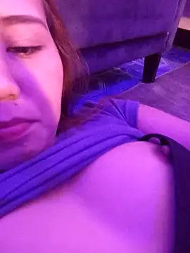  siennakissez  online show from March 25, 2026, 4:13 pm