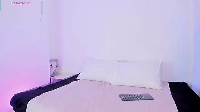 Eve-01 online show from April 21, 2026, 7:28 pm