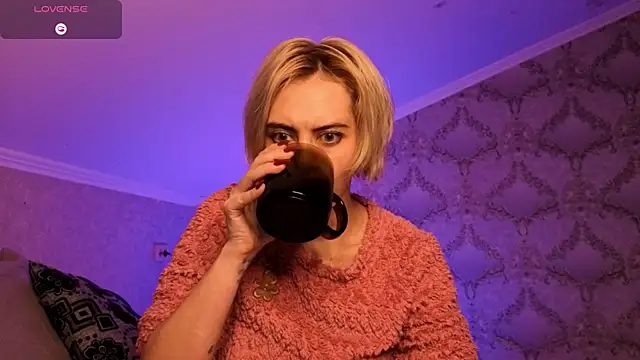 Blond ice online show from April 7, 2026, 8:53 pm