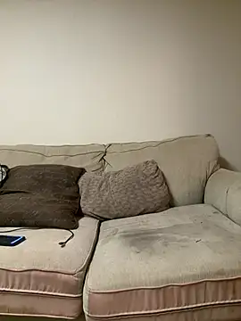 Riasvenenoo online show from April 15, 2026, 4:03 pm