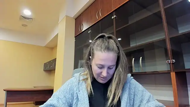 Nionelly online show from April 1, 2026, 1:41 pm