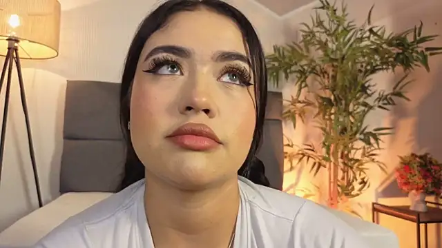 SweetiePie 3 online show from April 21, 2026, 1:50 pm