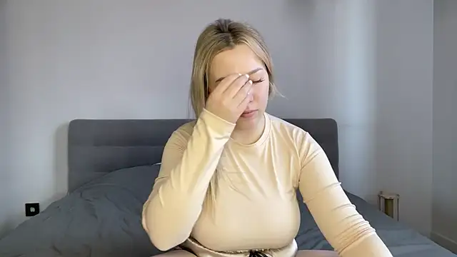 alyrasun online show from April 10, 2026, 6:29 am