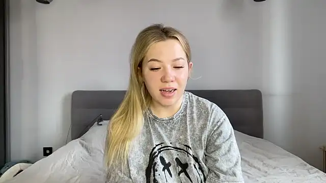 alyrasun online show from April 14, 2026, 5:57 am