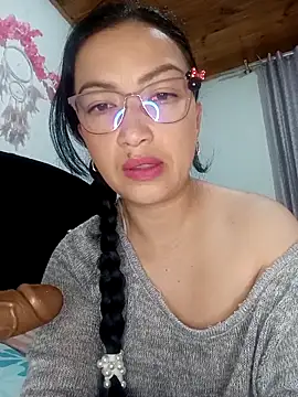  camila28 online show from March 9, 2026, 9:46 am