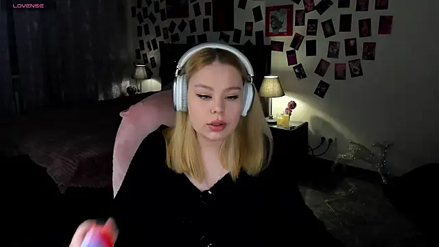 AmeliaMerris online show from April 28, 2026, 9:31 pm