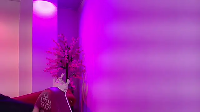 Miia  owens online show from April 18, 2026, 11:14 am