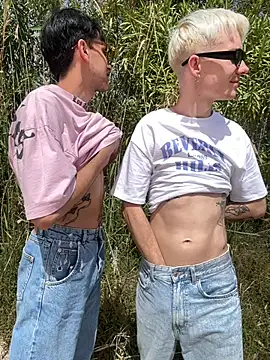 AlphaTwinks online show from April 7, 2026, 11:43 am