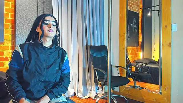 Sienna Dark online show from March 14, 2026, 11:15 am