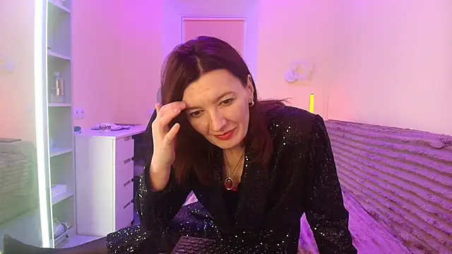 Bonnie Naughtyy online show from May 18, 2026, 4:24 pm
