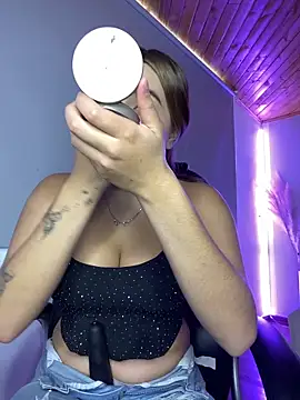 Issa pinkk online show from April 21, 2026, 7:50 pm