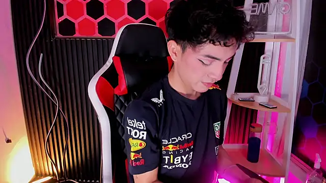 Cristopher Wild online show from March 26, 2026, 8:47 pm