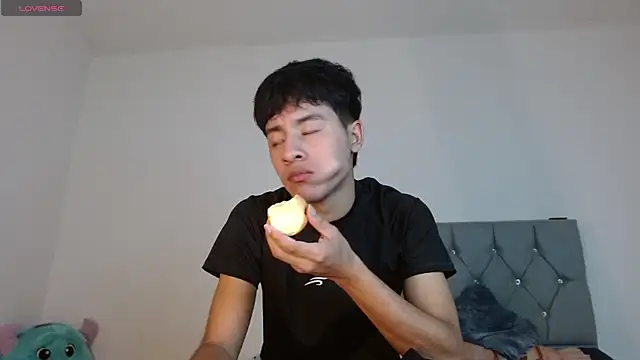 Sebas fire4 online show from May 19, 2026, 10:38 pm