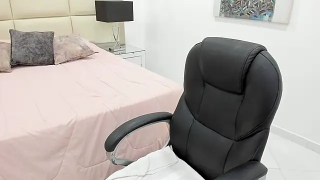 Chloelarsons online show from May 27, 2026, 11:02 pm