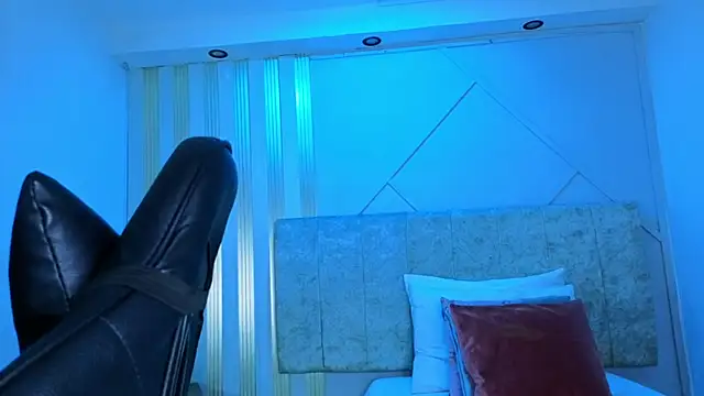 j belle  online show from April 26, 2026, 1:42 pm