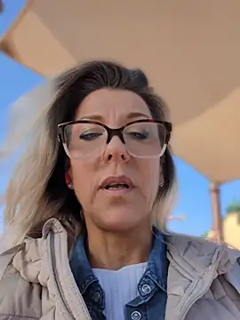 ManuelaX online show from March 18, 2026, 4:43 pm