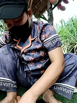 Tini-mimi online show from April 18, 2026, 1:31 am