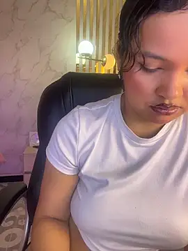 Catalinaa01 online show from May 20, 2026, 3:24 am