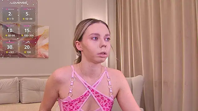 TessaAdorablee online show from March 17, 2026, 5:33 am