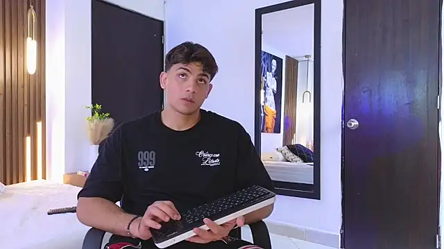 MrAdonis  online show from April 10, 2026, 7:07 pm