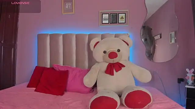 nikkita dragon  online show from April 7, 2026, 7:58 pm