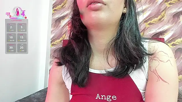 Ameliiiee online show from April 7, 2026, 7:25 pm