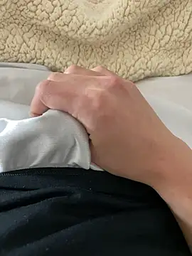 aoitai0 online show from April 2, 2026, 1:42 pm