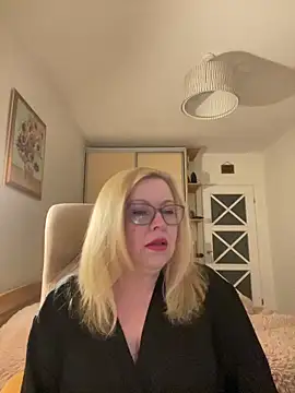 JanieLight53 online show from May 10, 2026, 6:02 pm