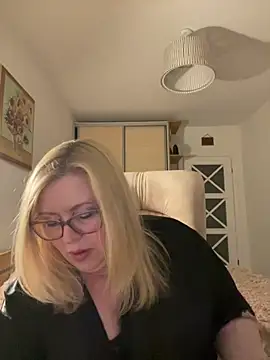 JanieLight53 online show from May 16, 2026, 6:17 pm
