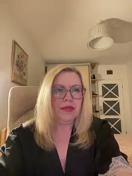 JanieLight53 online show from May 17, 2026, 11:23 pm