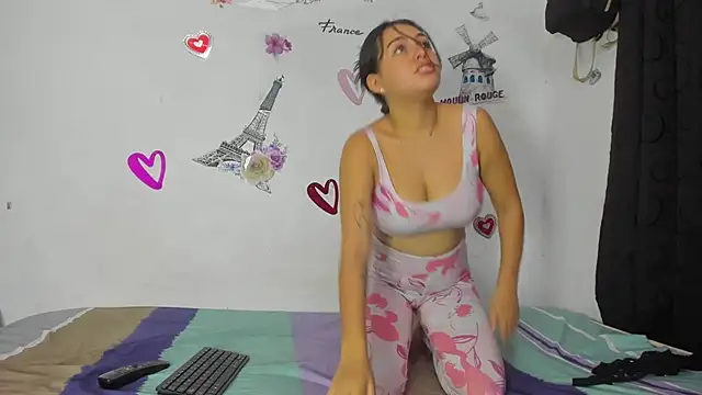 Katty-Rouse online show from April 14, 2026, 11:11 pm