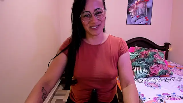 sara florez12 online show from May 11, 2026, 4:04 pm