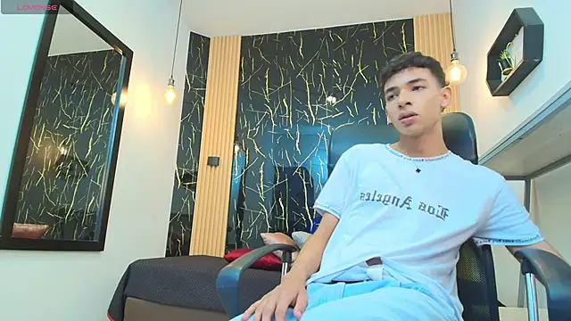 ValeriHot 1 online show from May 15, 2026, 3:02 am