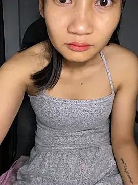 -Lilyn- online show from April 23, 2026, 4:09 pm