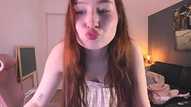 Elvessa Aura online show from May 12, 2026, 11:35 pm