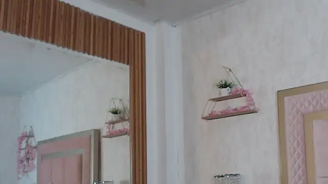 Madii  online show from April 15, 2026, 12:12 pm