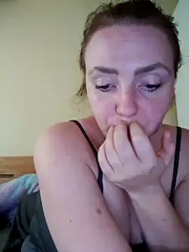 Bella-Monroe online show from April 7, 2026, 1:33 pm