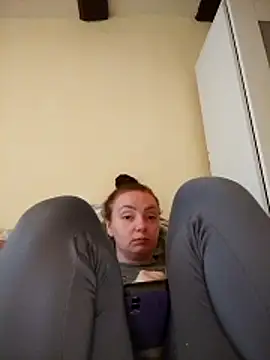 Bella-Monroe online show from April 10, 2026, 4:23 pm