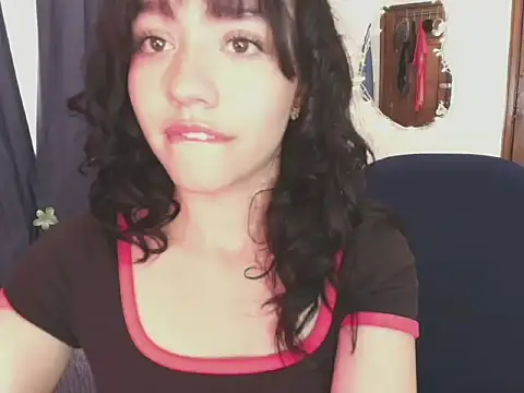 Snapshot of Katiieee chatting on May 7, 2026, 8:47 pm Katiieee online show from May 7, 2026, 8:47 pm