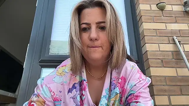annabellewarick online show from July 21, 2026, 6:49 am