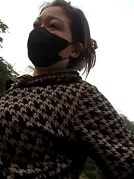 Bling-pusy online show from April 13, 2026, 11:43 pm