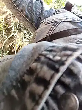 Yellow-pink online show from April 9, 2026, 3:39 am