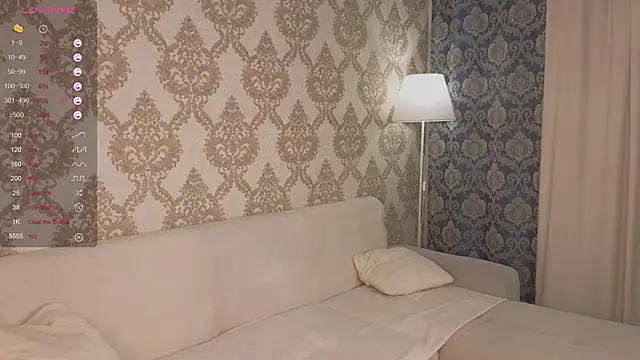 foxy bloomm online show from April 26, 2026, 1:09 pm