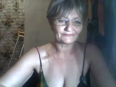 Snapshot of NikaGold455 chatting on March 31, 2026, 10:21 pm NikaGold455 online show from March 31, 2026, 10:21 pm