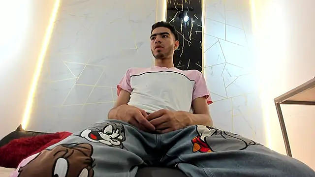 Valentin Lux online show from March 13, 2026, 3:13 am