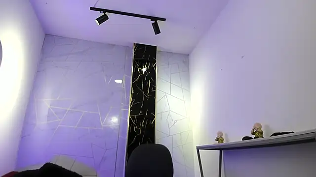 Valentin Lux online show from April 22, 2026, 2:47 am