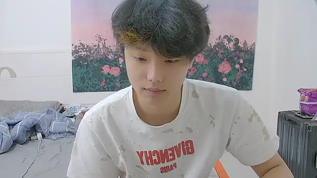 Snapshot of icecream-002 chatting on June 7, 2026, 12:42 pm icecream-002 online show from June 7, 2026, 12:42 pm