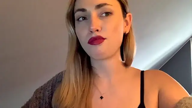 Snapshot of ScarlettSensitive chatting on March 17, 2026, 3:15 pm ScarlettSensitive online show from March 17, 2026, 3:15 pm