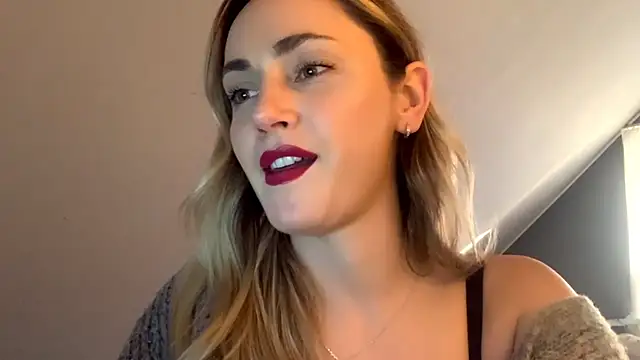 Snapshot of ScarlettSensitive chatting on March 18, 2026, 3:04 pm ScarlettSensitive online show from March 18, 2026, 3:04 pm