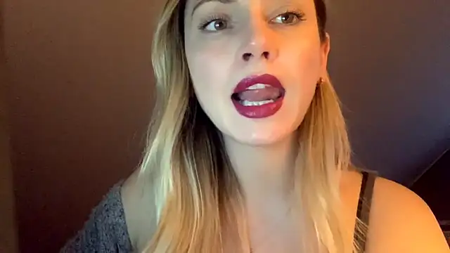 Snapshot of ScarlettSensitive chatting on March 19, 2026, 4:22 pm ScarlettSensitive online show from March 19, 2026, 4:22 pm